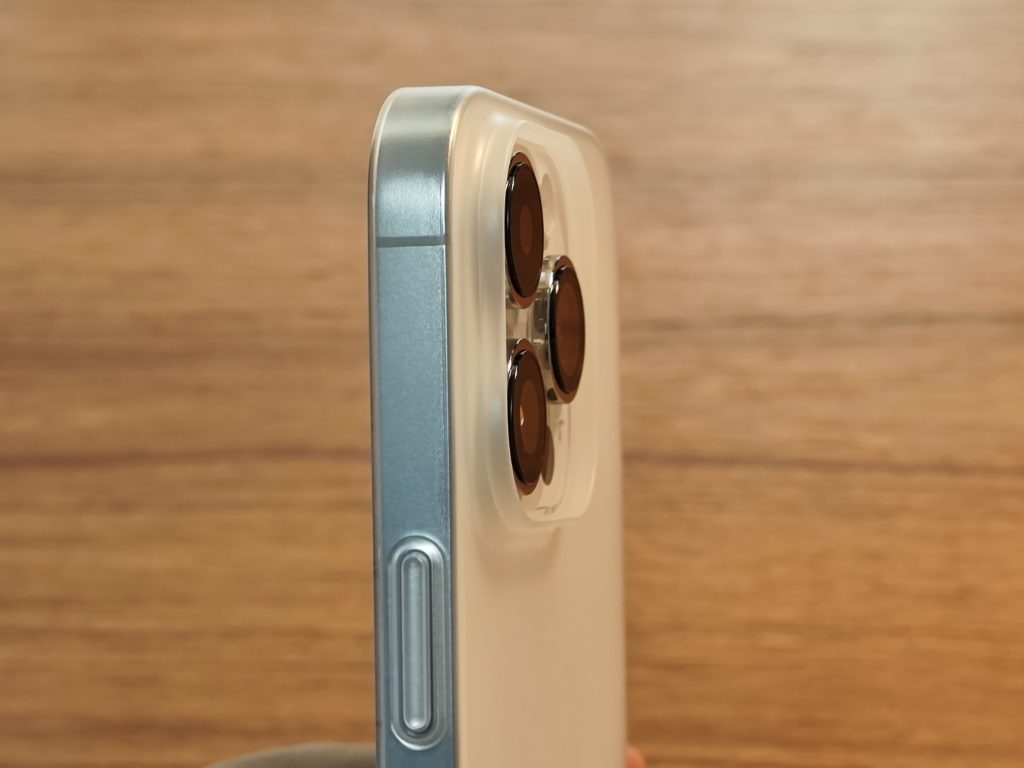 SwitchEasy-iPhone14Pro-case-camera